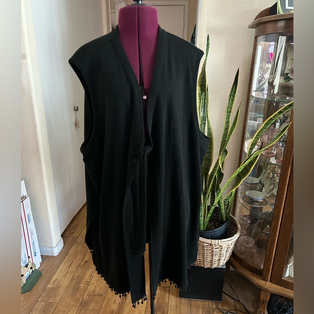 Leslie Fay Black Sleeveless Cardigan With Bead Bottom